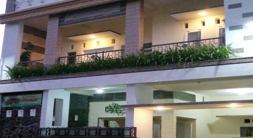 Griya Nelwan Guest House Маланг Екстериор снимка